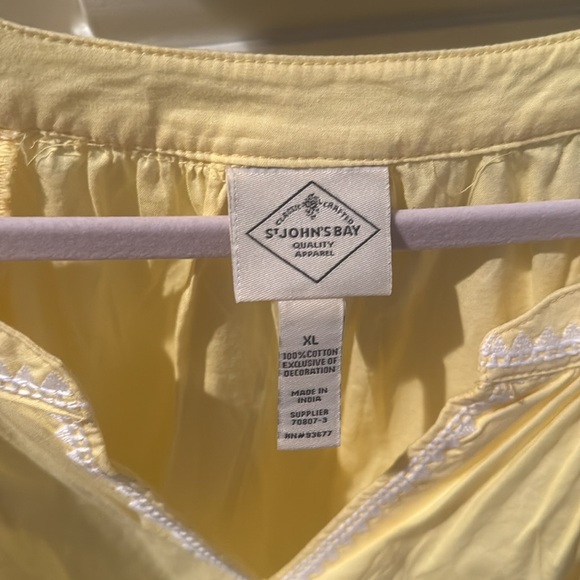 NWT Women’s St. Johns Bay Blouse. Yellow and white in XL - Picture 2 of 5